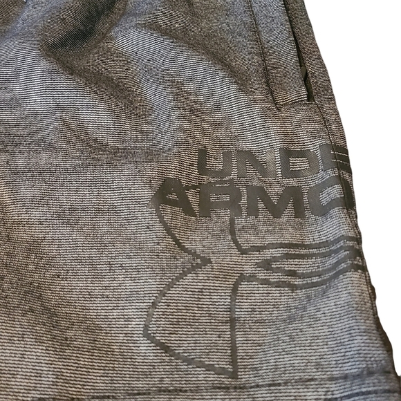 Under Armour performance gray black drawstring  slip on boys shorts - Picture 7 of 9